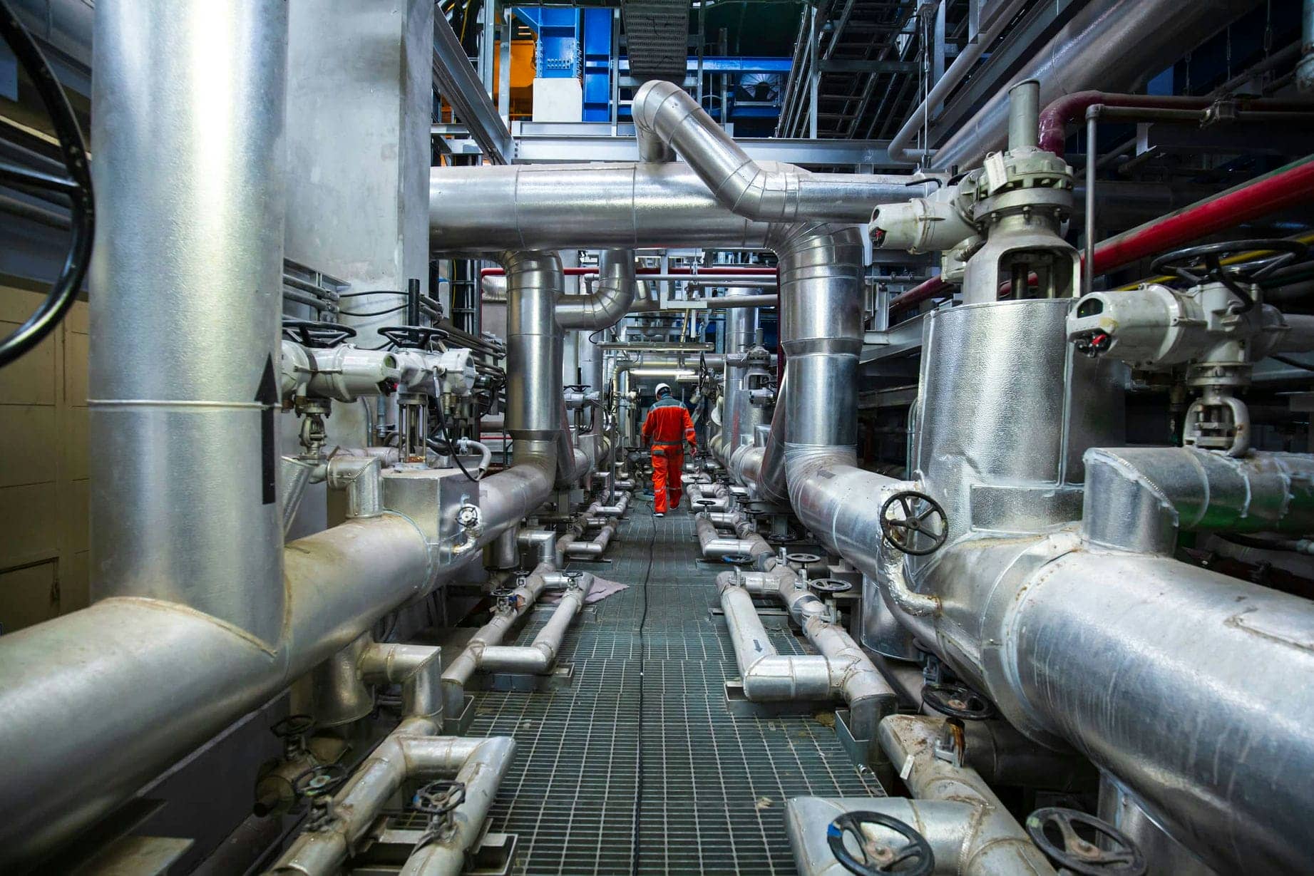 ZETTLER protects lives and properties at the Oil and Gas Industry by quickly detecting and providing fast response to fire events